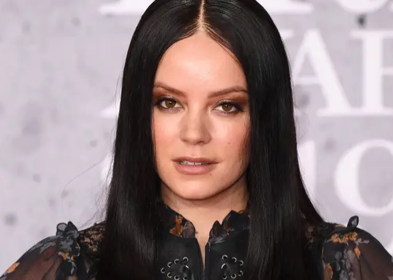 Top 11 Hollywood Stars Attacked by Stalkers: Justin Bieber Was Almost Castrated! Top 11 Hollywood Stars Attacked by Stalkers: Justin Bieber Was Almost Castrated!