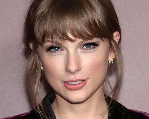 Top 11 Hollywood Stars Attacked by Stalkers: Justin Bieber Was Almost Castrated! Top 11 Hollywood Stars Attacked by Stalkers: Justin Bieber Was Almost Castrated!